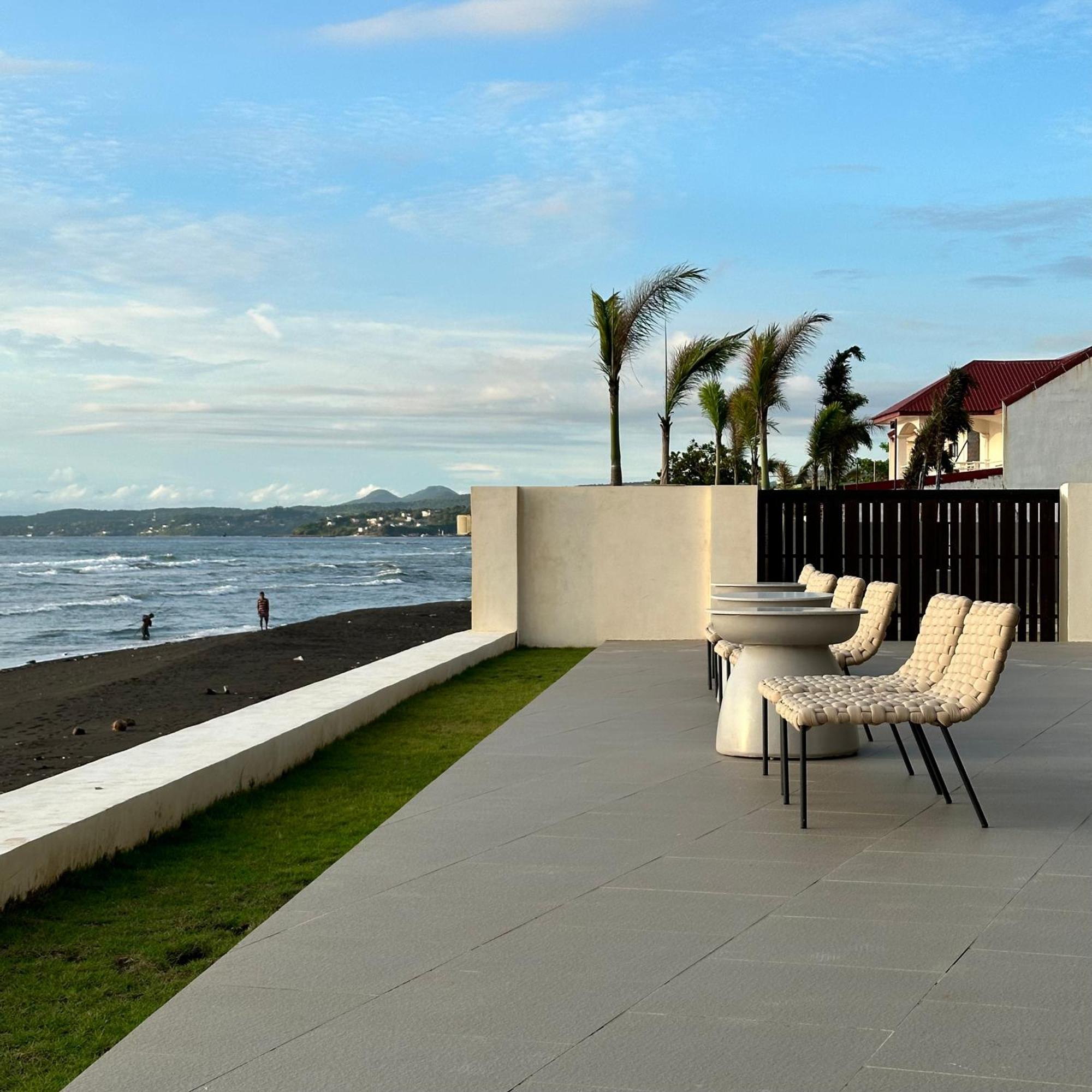 Tana Beach Villas Lian Exterior photo